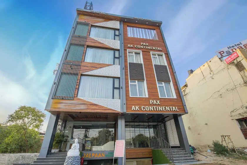 Pax Hotel AK Continental - Image 1