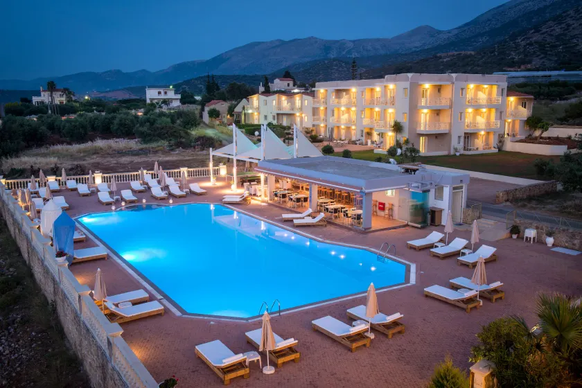 Notos Heights Hotel & Suites - Image 1