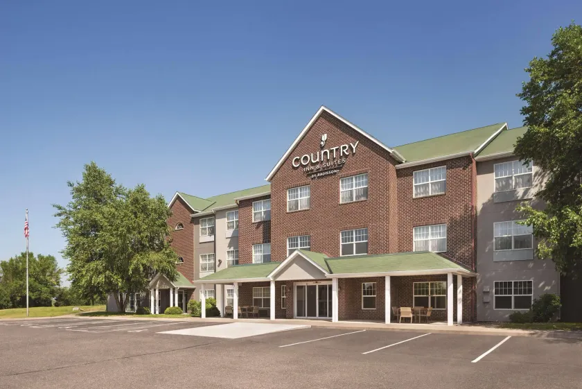 Country Inn & Suites by Radisson, Cottage Grove, MN - Image 1