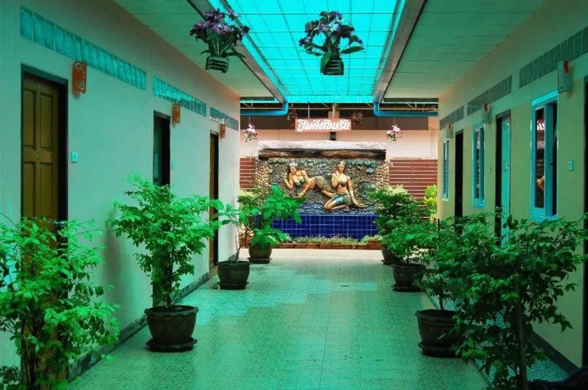 All Day Hotel - Image 1