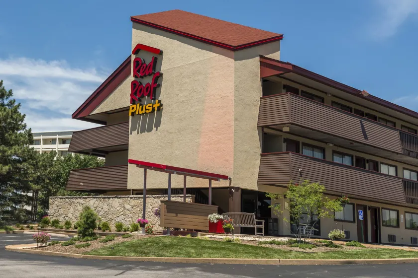 Red Roof Inn PLUS+ St. Louis - Forest Park / Hampton Ave. - Image 1