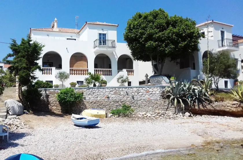 Beachfront Spetses Spectacular Fully Equipped Traditional Villa Families,groups - Image 1
