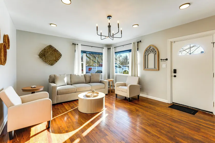 Stay in the Heart of London! Walkable, Modern Home - Image 1