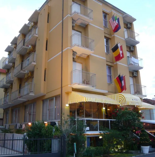 Hotel Giumer - Image 1