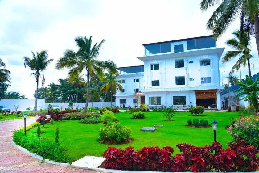 HM Resort - Image 1