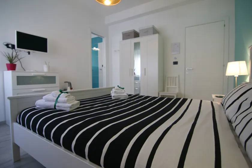 "7 SORELLE B&B" camere in pieno centro città con bagno privato, FREE HIGH SPEED WI-FI, NETFLIX - Image 1