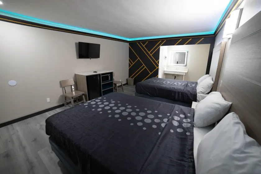Artesia Motor Inn - Image 1