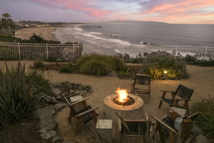 Cottage Inn by the Sea - Image 1