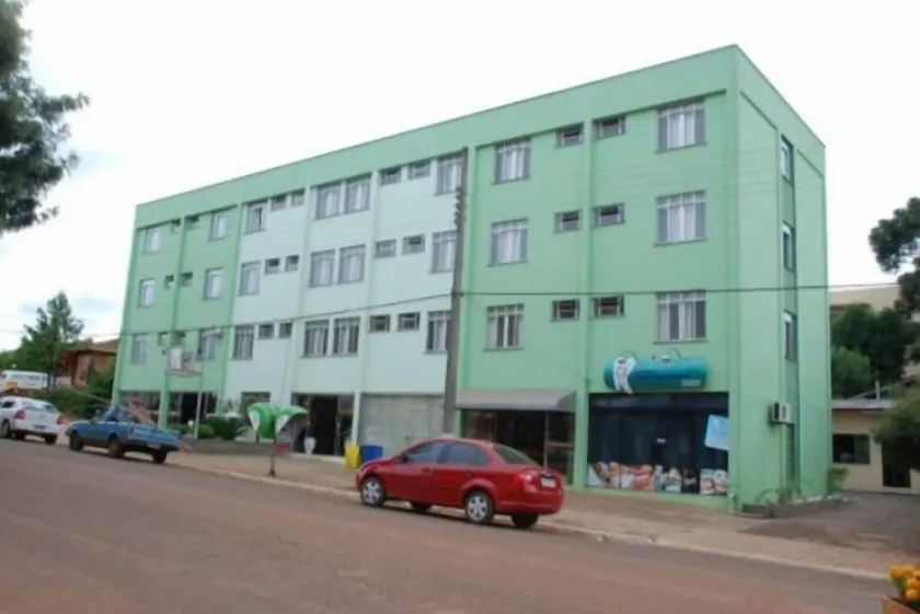Turis Hotel - Image 1