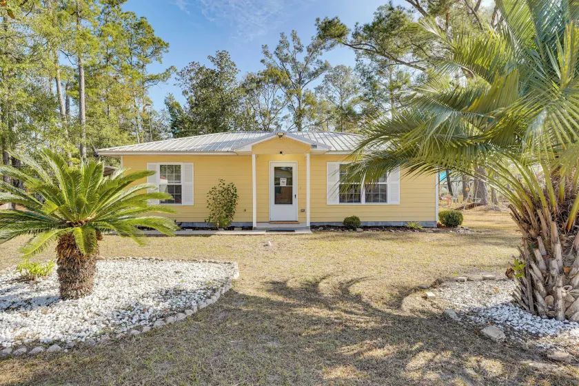 Close to Highway & Border: North Florida Hideaway - Image 1