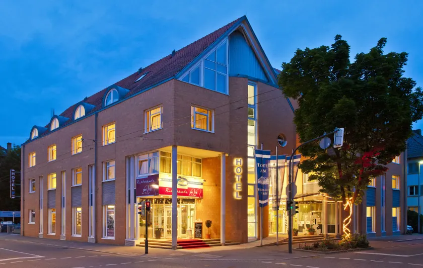 Hotel am Schillerpark - Image 1