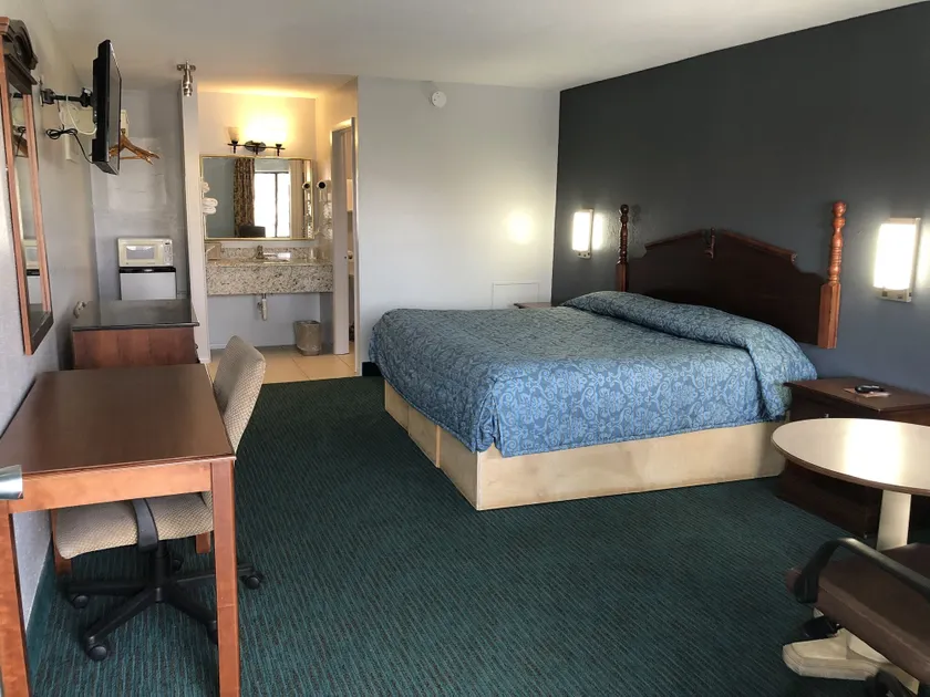 Riviera Motel - Image 1