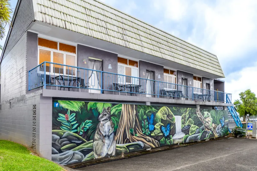 Innisfail Riverfront Motel - Image 1
