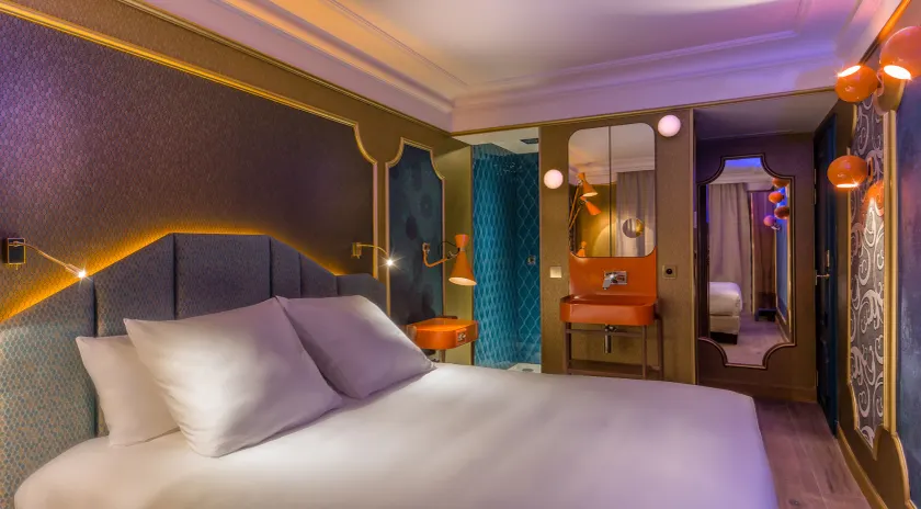 Idol Hotel - Image 1