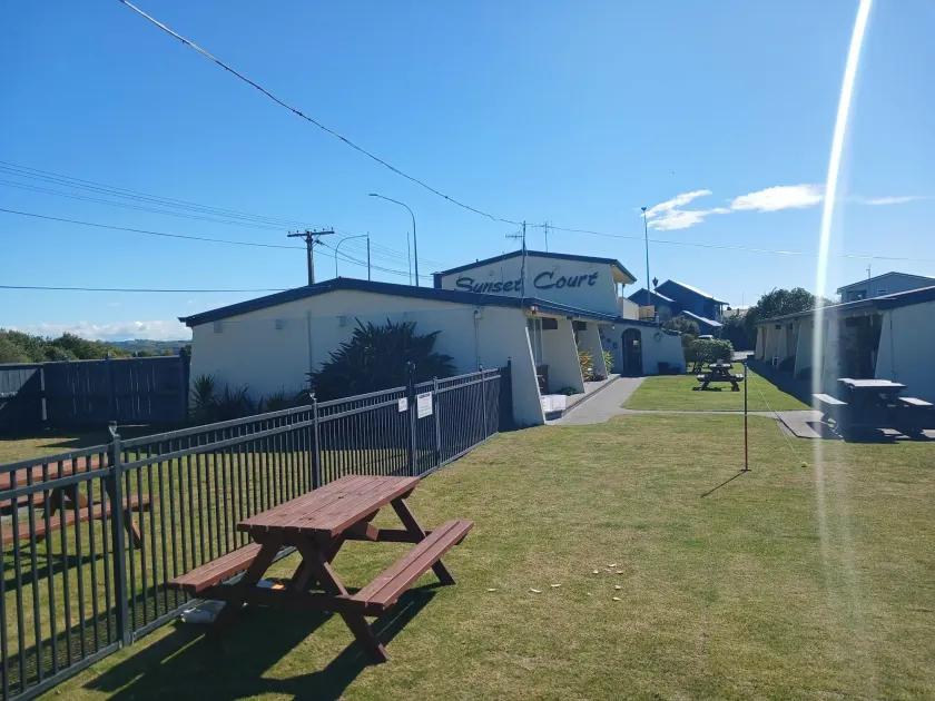 Sunset Court Motel - Image 1
