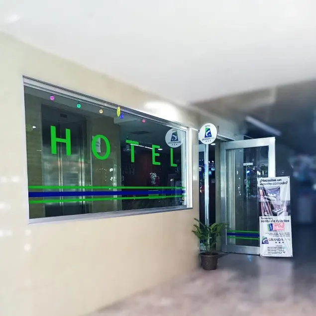 Hotel Granda Inn - Image 1