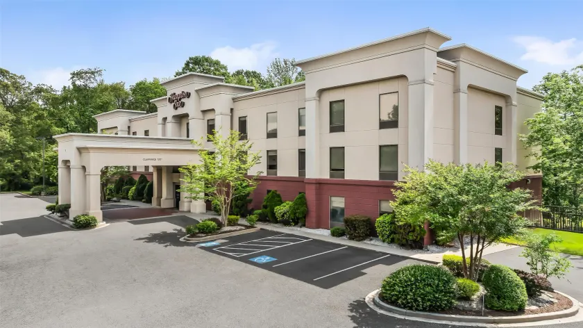 Hampton Inn Elkton - Image 1
