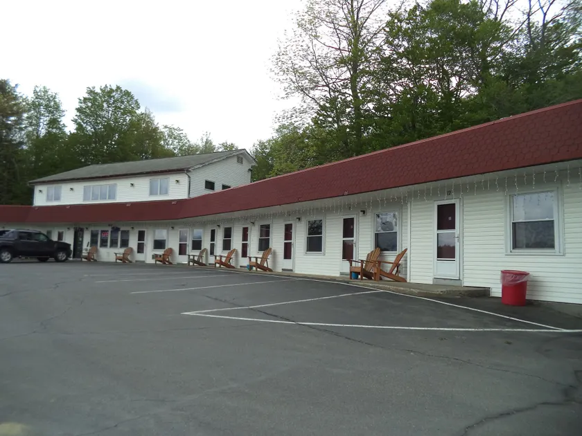 Mount Blue Motel - Image 1