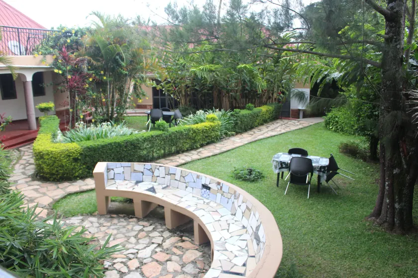 Montane Safaris Hotel - Image 1