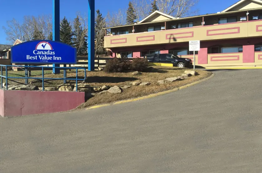Canadas Best Value Inn Chinook Station - Image 1