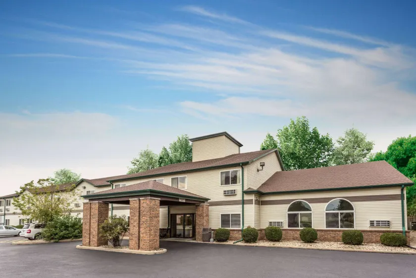 AmericInn by Wyndham Streator - Image 1