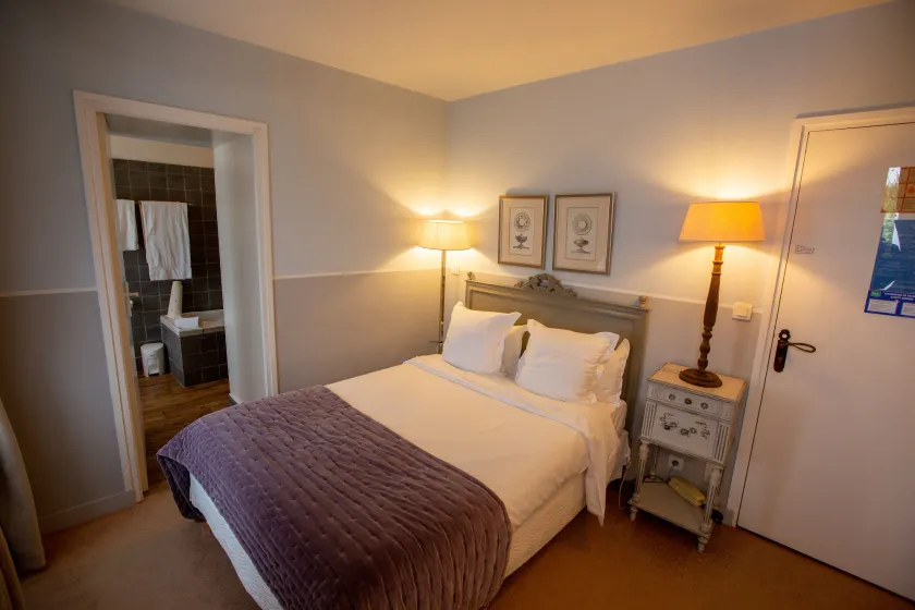  Hôtel Traiteur les Ormes, The Originals Relais - Image 1