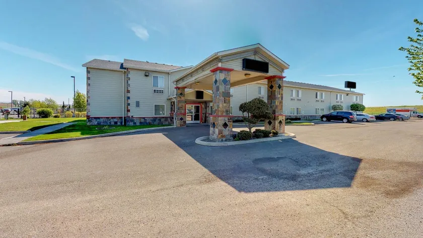 FairBridge Inn & Suites Sunnyside - Image 1