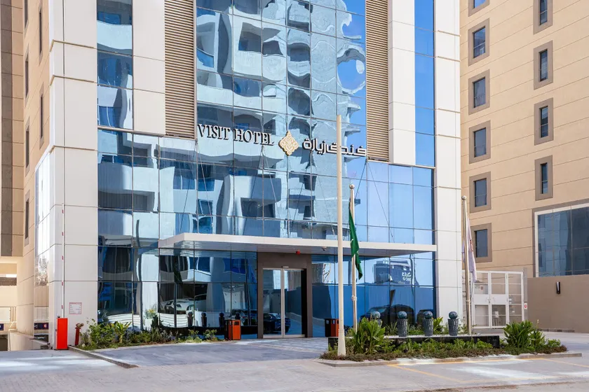 Visit hotel - Image 1