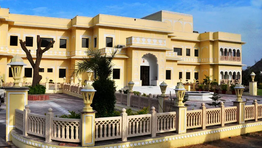Hotel Raj Bagh Palace - Image 1