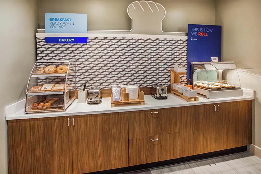 Holiday Inn Express Hotel & Suites Coralville by IHG - Image 1