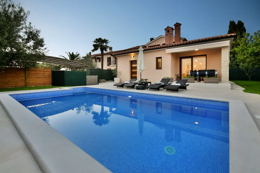 House Vedran 1125 - Image 1