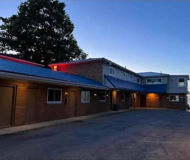 Pete's Lakefront Motel, LLC - Image 1