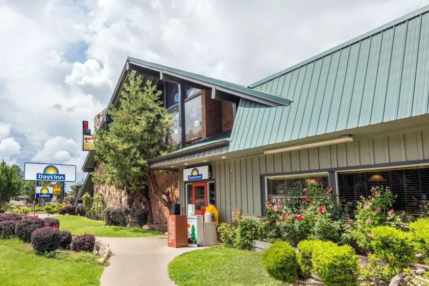 Days Inn by Wyndham Show Low - Image 1