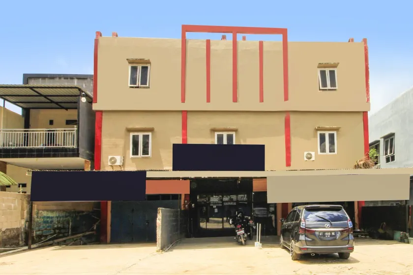 OYO 91855 Big Hotel Kendari - Image 1