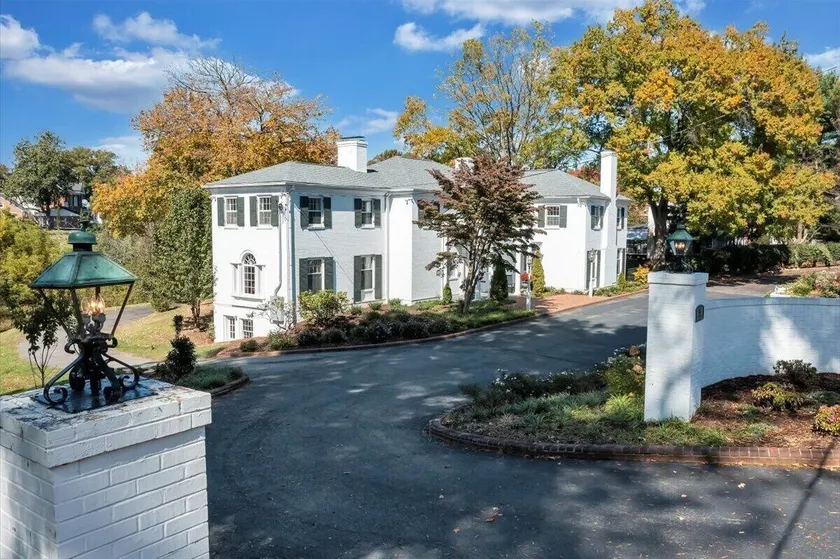 The Oakdale Inn - Image 1