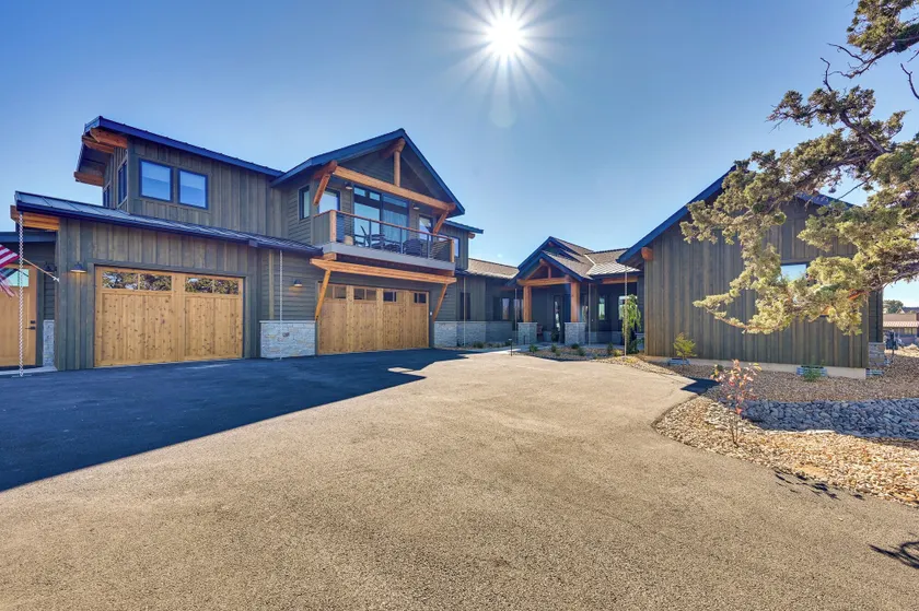 Golf Views, Resort Pool Access! Brasada Ranch Home - Image 1