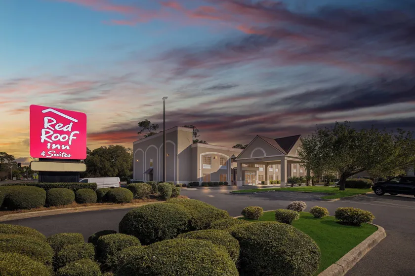 Red Roof Inn & Suites Albany, GA - Image 1
