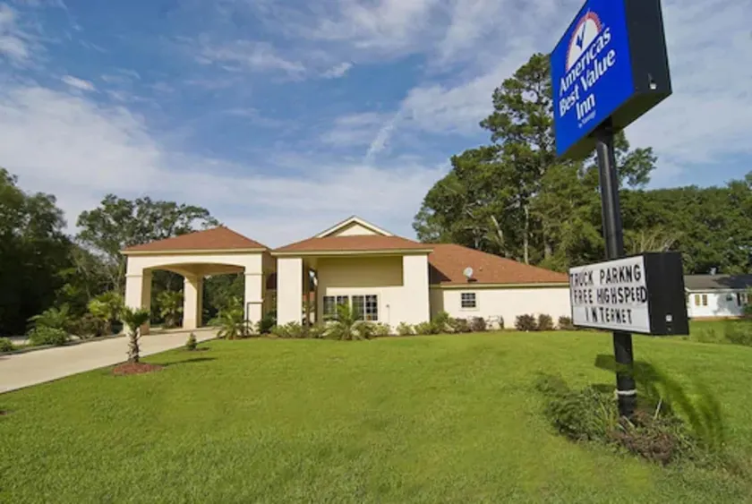 Americas Best Value Inn DeRidder - Image 1