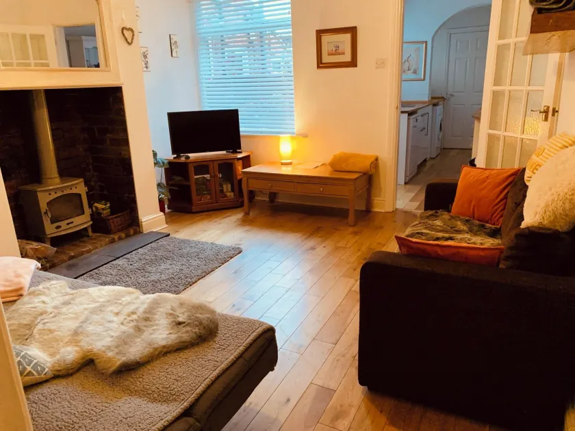 Cosy Cottage Sleeps 6 Suit Families, Contractors, Couples - Image 1