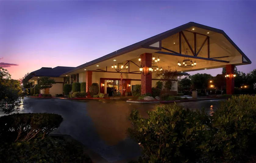University Square Hotel - Image 1