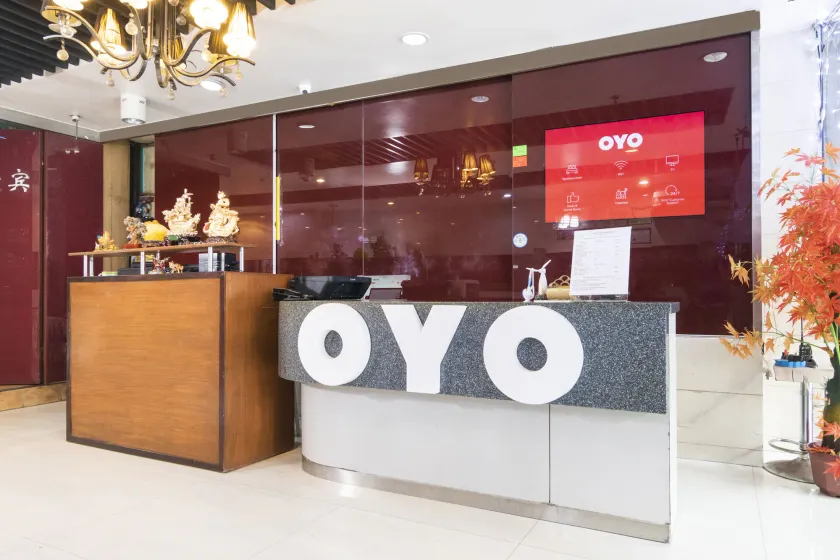 OYO 416 Lucky Hotel - Image 1