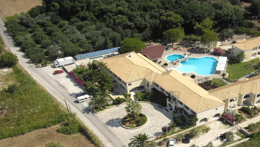 Karavostasi Beach Hotel - Image 1