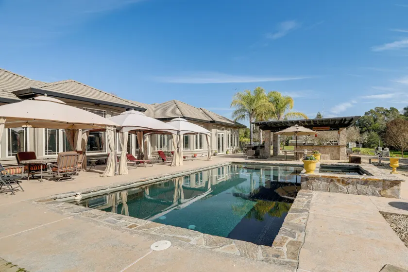 Pool, Peacocks & Views! Lavish Retreat in Gilroy - Image 1