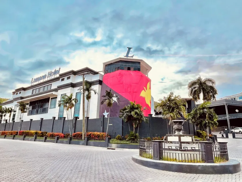 Lamana Hotel - Image 1
