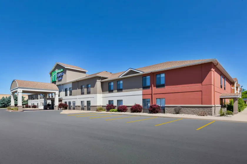 Holiday Inn Express and Suites Three Rivers by IHG - Image 1