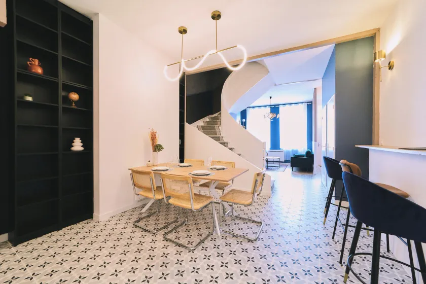 Elégante maison amiénoise - proche gare, home-cinéma, 3 chambres doubles, 1 chambre familiale avec jacuzzi privatif - La Maison Des Petits Sablon - Image 1