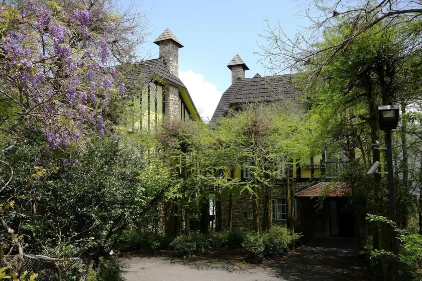 Provence Rose Lodge - Image 1