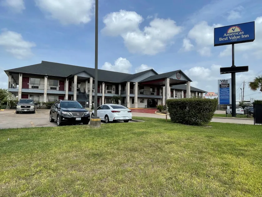 Americas Best Value Inn Hobby Airport - Image 1