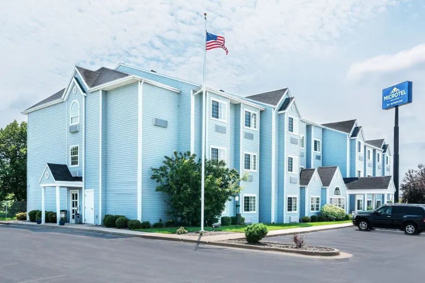 Microtel Inn & Suites Tomah - Image 1