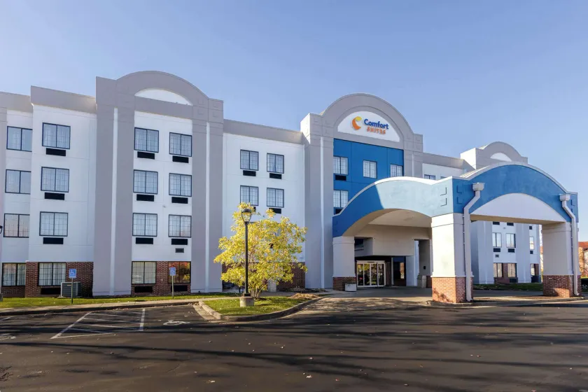 Comfort Suites Springfield I-70 - Image 1